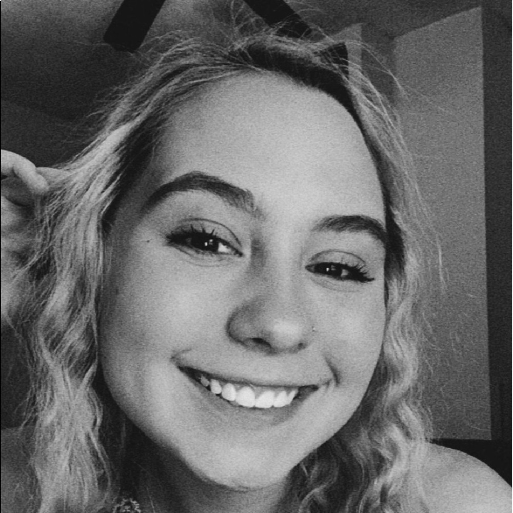 Meet your Posher, Alexia